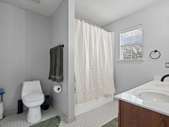 120 Hillhouse LN, Manchaca TX 78652