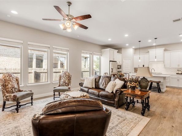 220 Freeman LOOP, Liberty Hill TX 78642