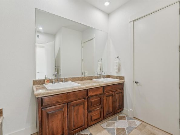 1101 Ivean Pearson RD E203, Lago Vista TX 78645