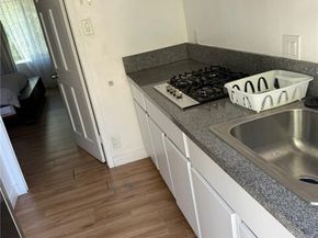 7049 De Celis Place, Van Nuys (los Angeles) CA 91406