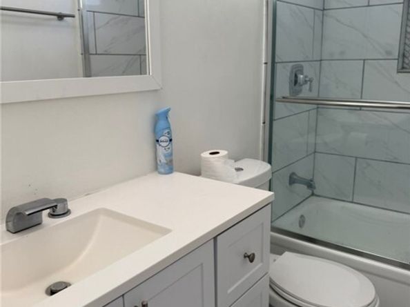 7049 De Celis Place, Van Nuys (los Angeles) CA 91406