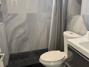 7049 De Celis Place, Van Nuys (los Angeles) CA 91406