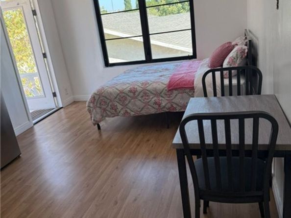 7049 De Celis Place, Van Nuys (los Angeles) CA 91406