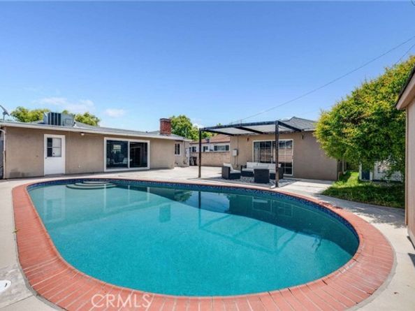 6901 Bertrand Avenue, Reseda (los Angeles) CA 91335