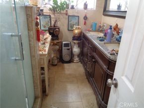 8801 Hayvenhurst Avenue, North Hills (los Angeles) CA 91343