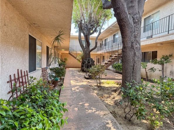 20954 Parthenia Street 20, Canoga Park (los Angeles) CA 91304