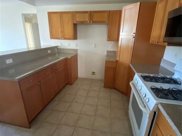 7551 Jordan 210, Canoga Park (los Angeles) CA 91303