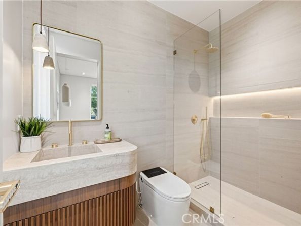 16782 Otsego, Encino (los Angeles) CA 91436