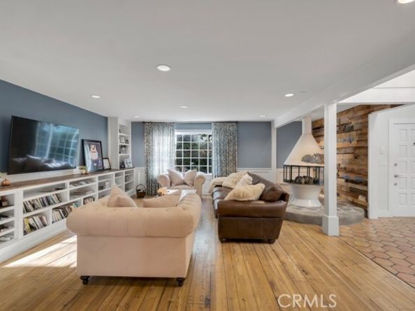 4267 Canoga Avenue, Woodland Hills (los Angeles) CA 91364