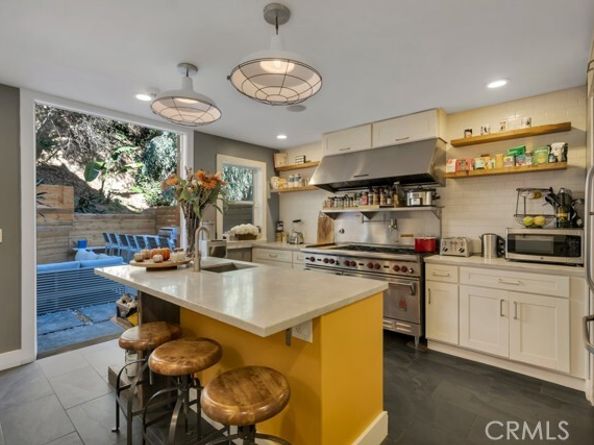 4267 Canoga Avenue, Woodland Hills (los Angeles) CA 91364