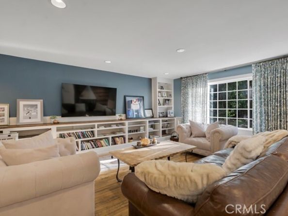 4267 Canoga Avenue, Woodland Hills (los Angeles) CA 91364