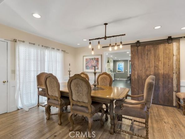 4267 Canoga Avenue, Woodland Hills (los Angeles) CA 91364