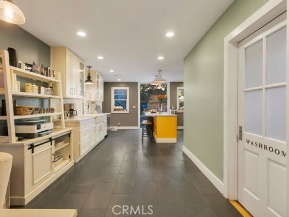 4267 Canoga Avenue, Woodland Hills (los Angeles) CA 91364