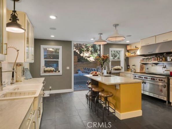 4267 Canoga Avenue, Woodland Hills (los Angeles) CA 91364