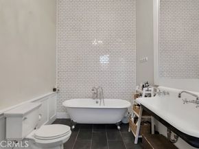 4267 Canoga Avenue, Woodland Hills (los Angeles) CA 91364