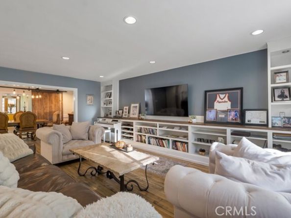 4267 Canoga Avenue, Woodland Hills (los Angeles) CA 91364