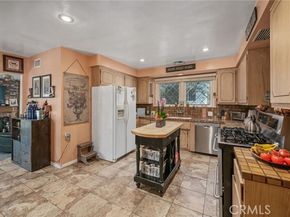 16458 Calahan, North Hills (los Angeles) CA 91343