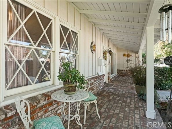 16458 Calahan, North Hills (los Angeles) CA 91343