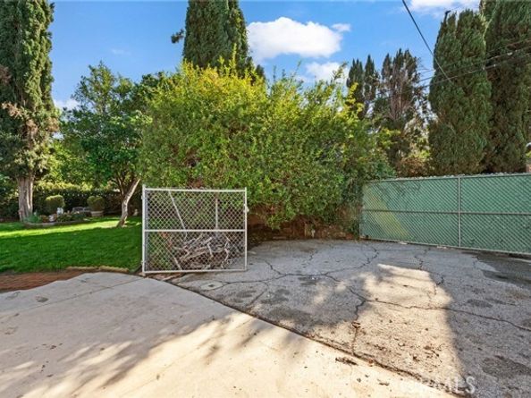 16458 Calahan, North Hills (los Angeles) CA 91343