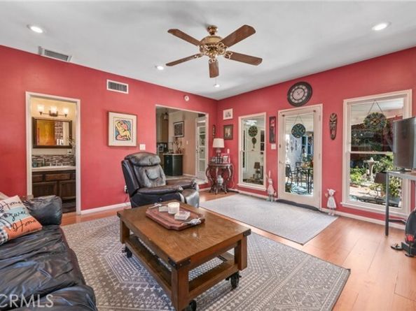 16458 Calahan, North Hills (los Angeles) CA 91343