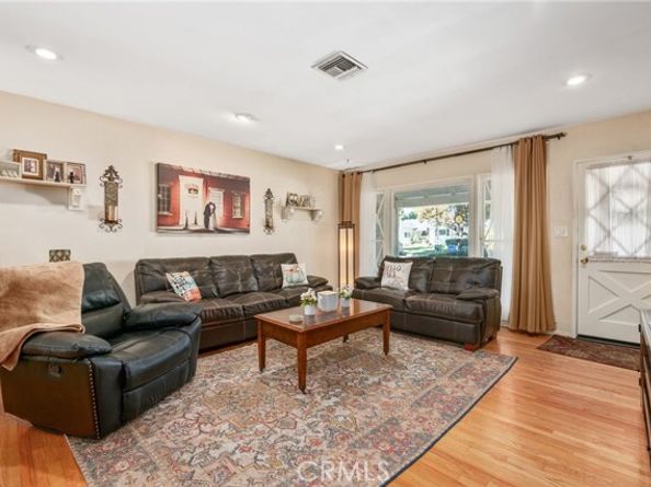 16458 Calahan, North Hills (los Angeles) CA 91343