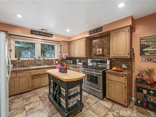 16458 Calahan, North Hills (los Angeles) CA 91343