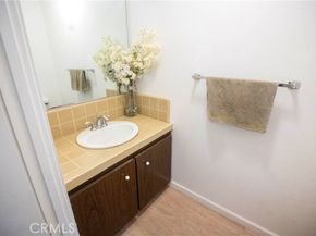 18110 Killion Street 2, Tarzana (los Angeles) CA 91356