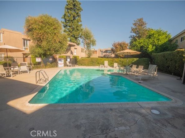 18110 Killion Street 2, Tarzana (los Angeles) CA 91356