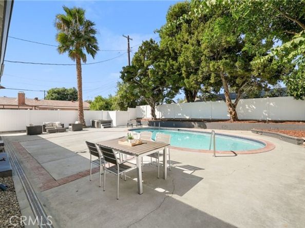 18645 Knapp Street, Northridge (los Angeles) CA 91324
