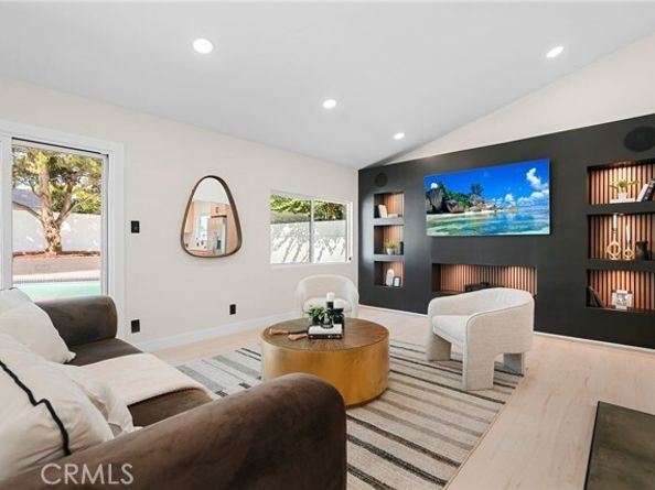 18645 Knapp Street, Northridge (los Angeles) CA 91324