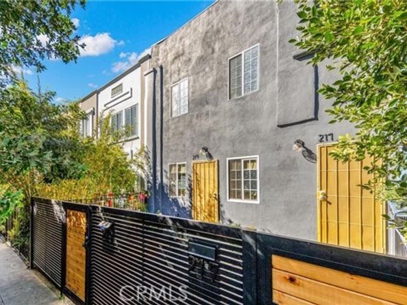217 Columbia, Los Angeles CA 90026