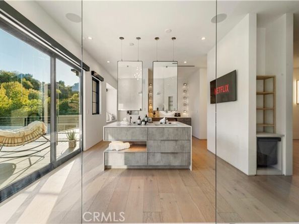 20620 Chatsboro Drive, Woodland Hills (los Angeles) CA 91364