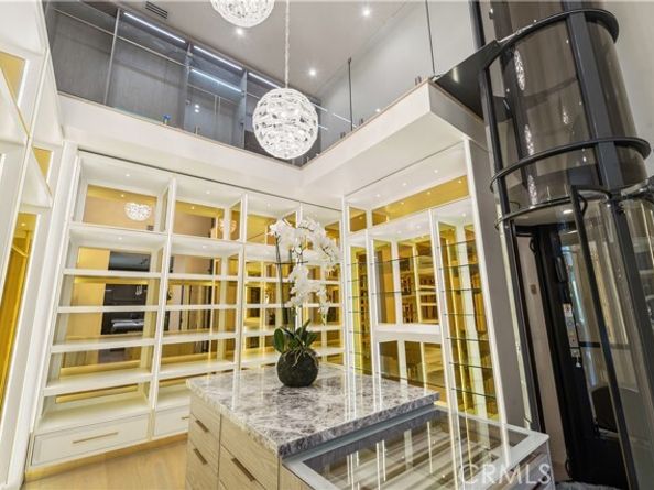 20620 Chatsboro Drive, Woodland Hills (los Angeles) CA 91364