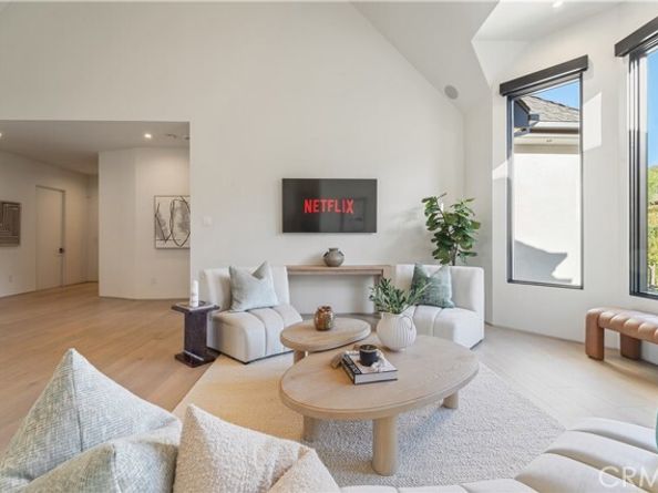 20620 Chatsboro Drive, Woodland Hills (los Angeles) CA 91364