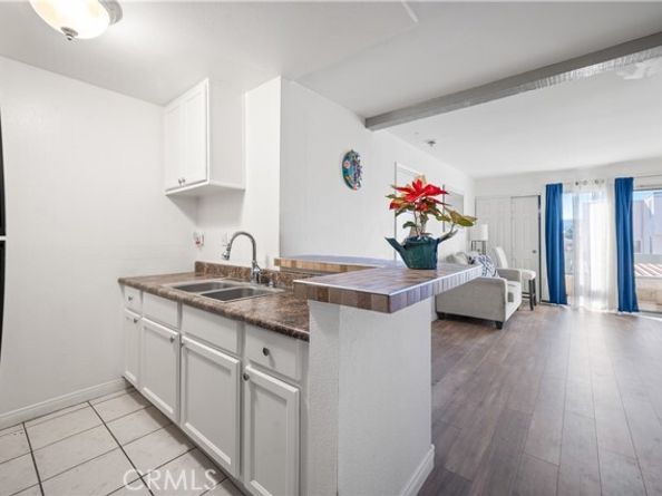 21800 Schoenborn Street 215, Canoga Park (los Angeles) CA 91304