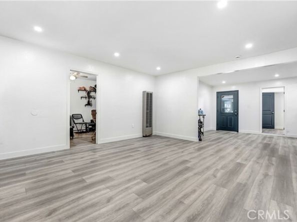 15720 Roxford Street, Sylmar (los Angeles) CA 91342