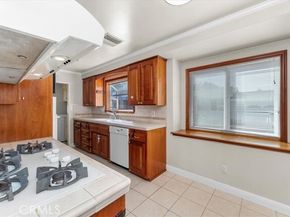 23032 Mobile, West Hills (los Angeles) CA 91307