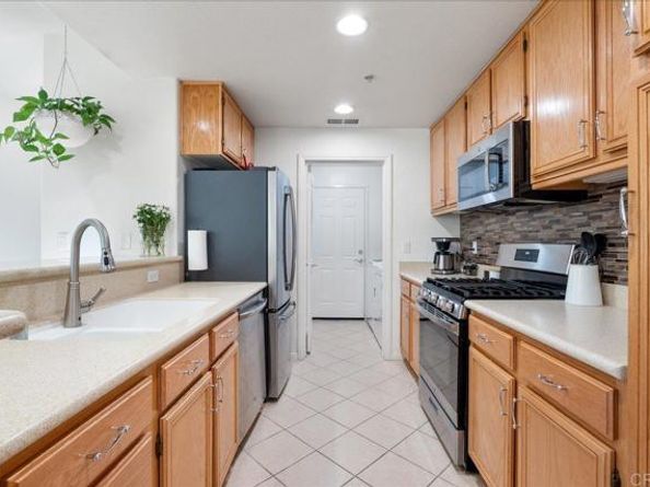 13015 Evening Creek Dr 18, San Diego CA 92128