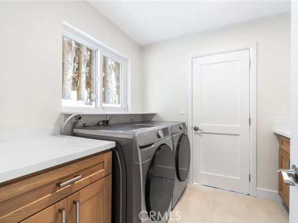 18311 Chase Street, Northridge (los Angeles) CA 91325