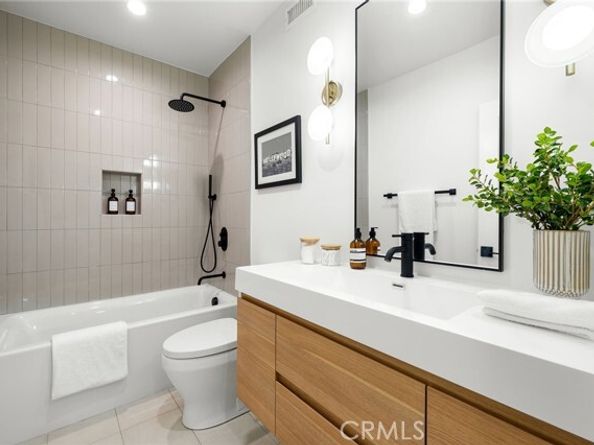 955 Everett Street, Los Angeles CA 90026