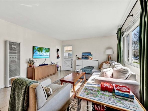 664 Center Street, Costa Mesa CA 92627