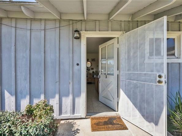 664 Center Street, Costa Mesa CA 92627