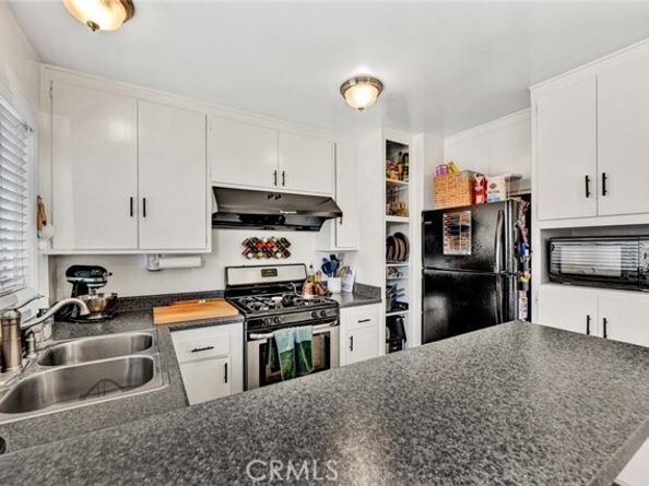 664 Center Street, Costa Mesa CA 92627