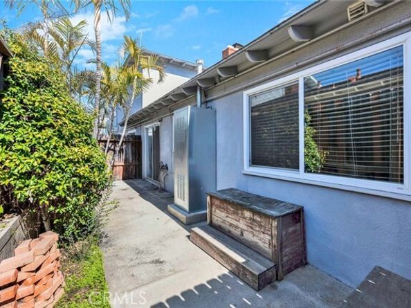 664 Center Street, Costa Mesa CA 92627