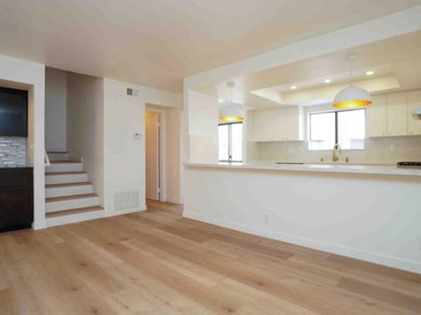 21801 Burbank Boulevard 74, Woodland Hills (los Angeles) CA 91367