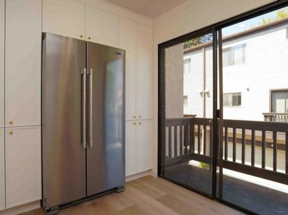 21801 Burbank Boulevard 74, Woodland Hills (los Angeles) CA 91367