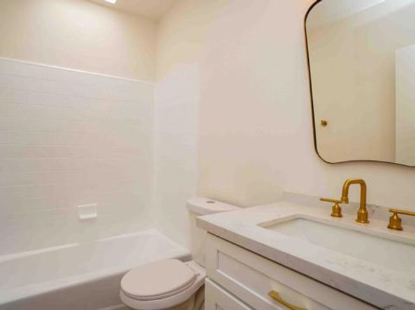 21801 Burbank Boulevard 74, Woodland Hills (los Angeles) CA 91367