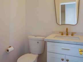 21801 Burbank Boulevard 74, Woodland Hills (los Angeles) CA 91367