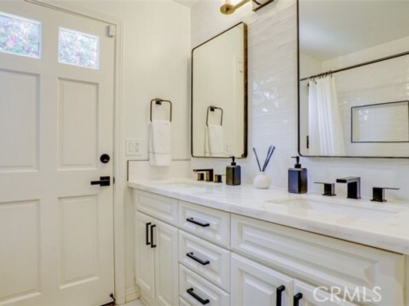 22914 Gershwin Drive, Woodland Hills (los Angeles) CA 91364