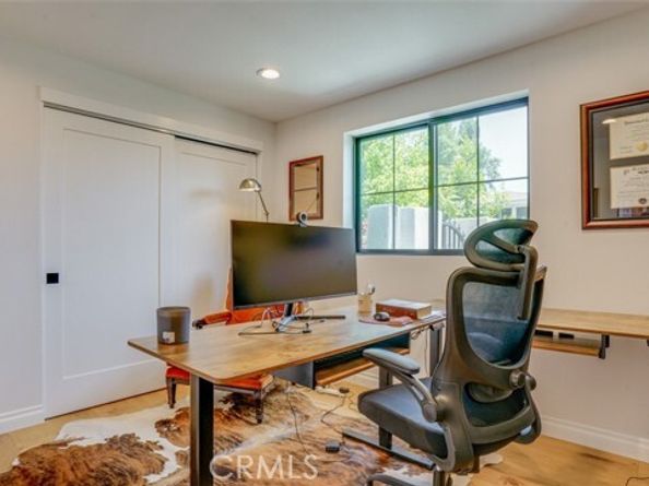22914 Gershwin Drive, Woodland Hills (los Angeles) CA 91364